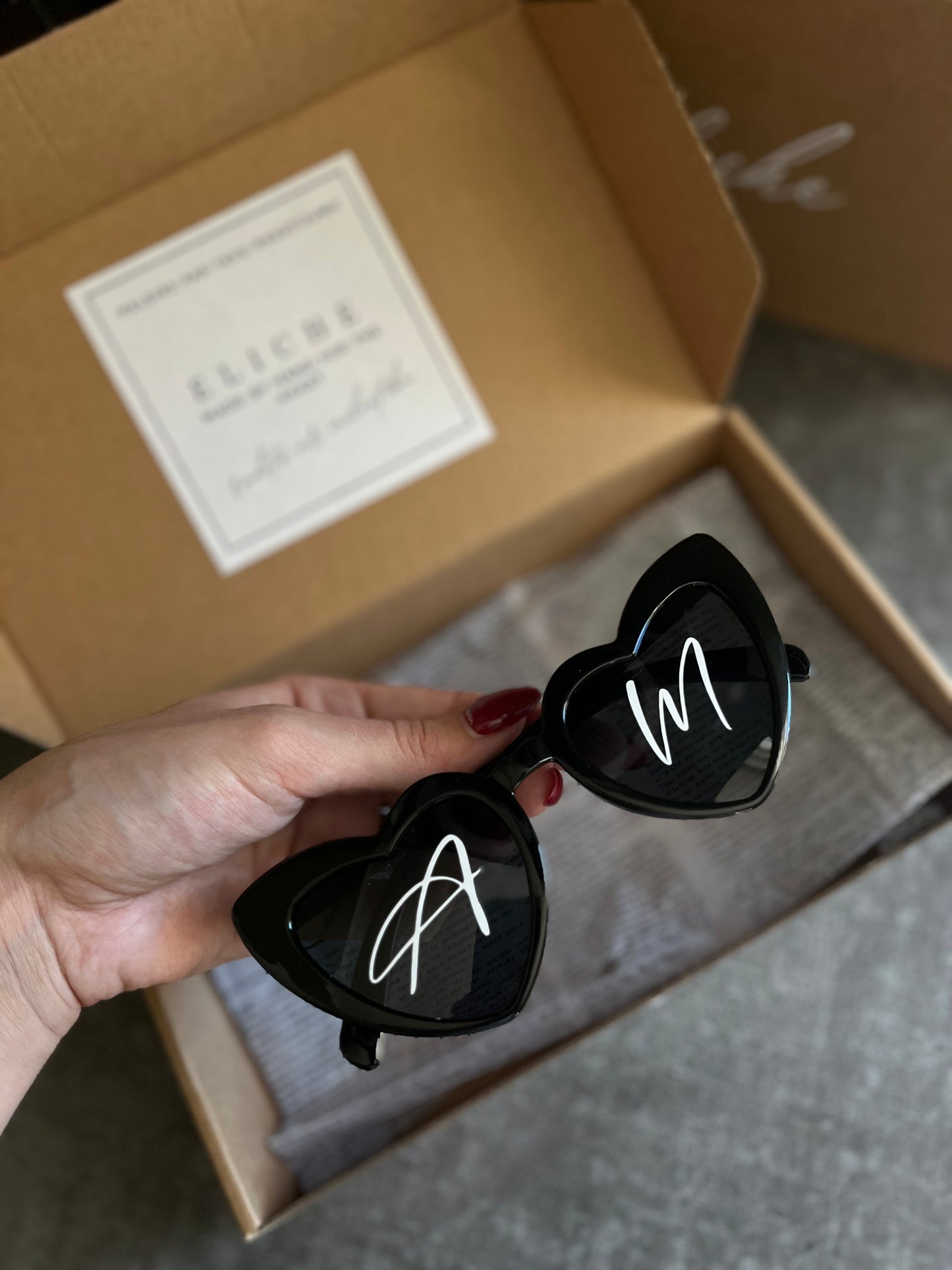 Personalizētas melnas ballīšu brilles