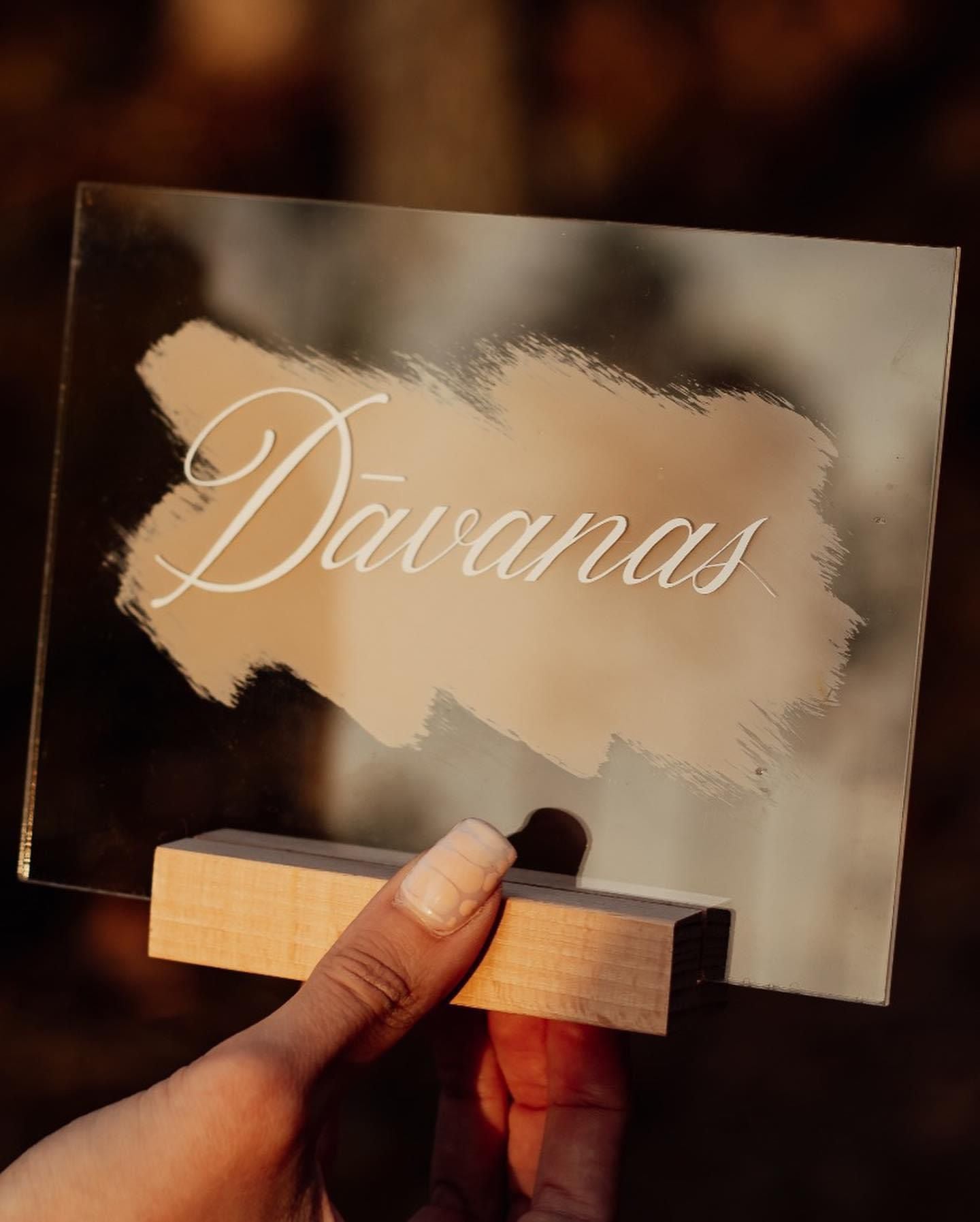 Akrila norāde dāvanu galdam "Dāvanas" kāzām
