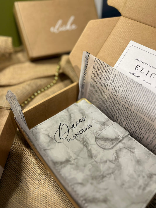Pelēks marmora personalizēts finanšu planotājs