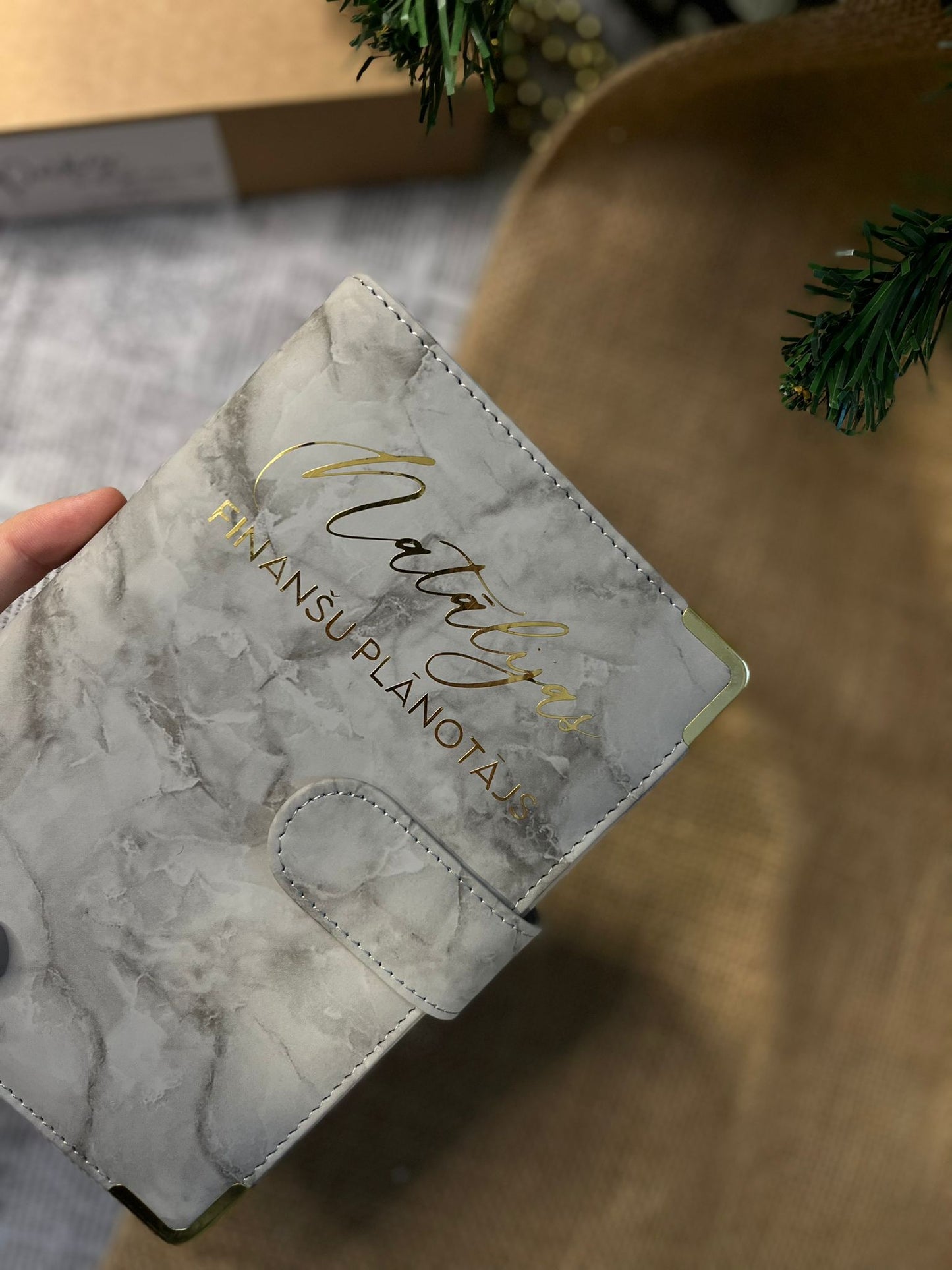 Pelēks marmora personalizēts finanšu planotājs