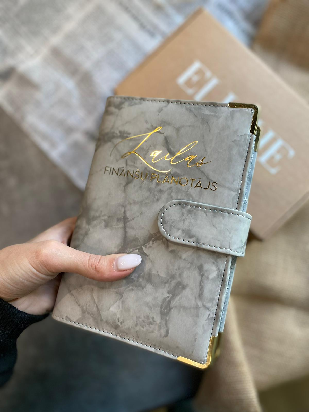 Pelēks marmora personalizēts finanšu planotājs
